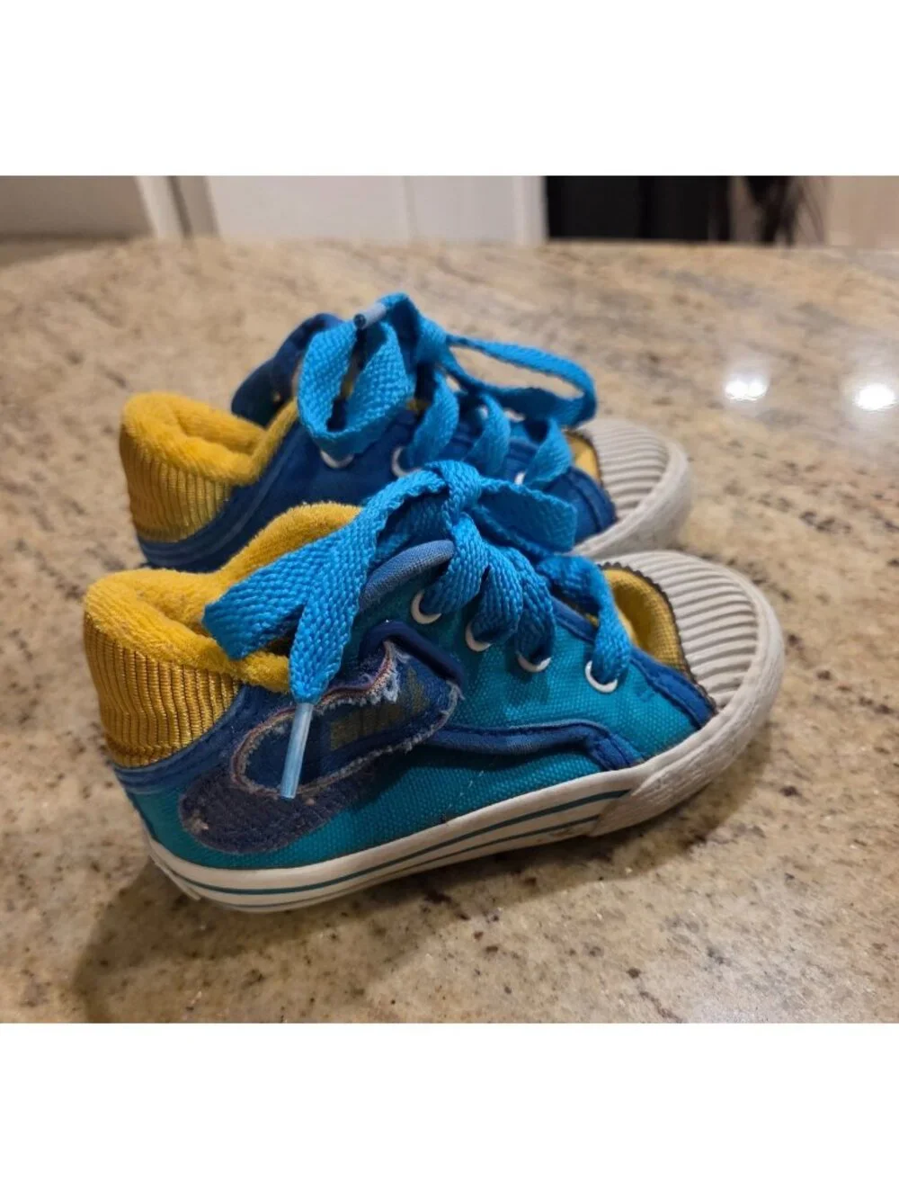 Nike VTG Toddler Size 5.5 Sneakers Shoe Blue Yellow Terry Cloth Strap Tie